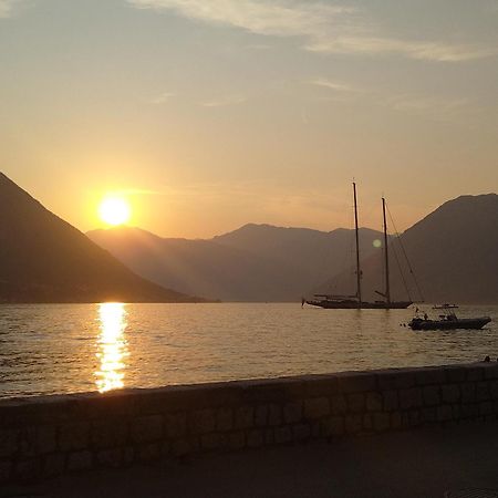 Regina Di Dobrota Apartment Kotor Exterior photo