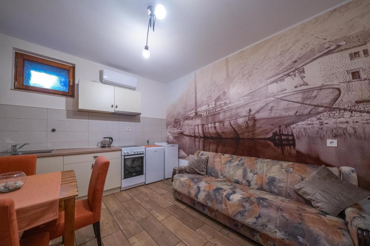 Regina Di Dobrota Apartment Kotor Exterior photo