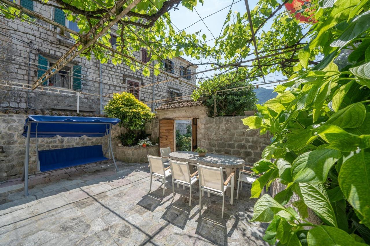 Regina Di Dobrota Apartment Kotor Exterior photo