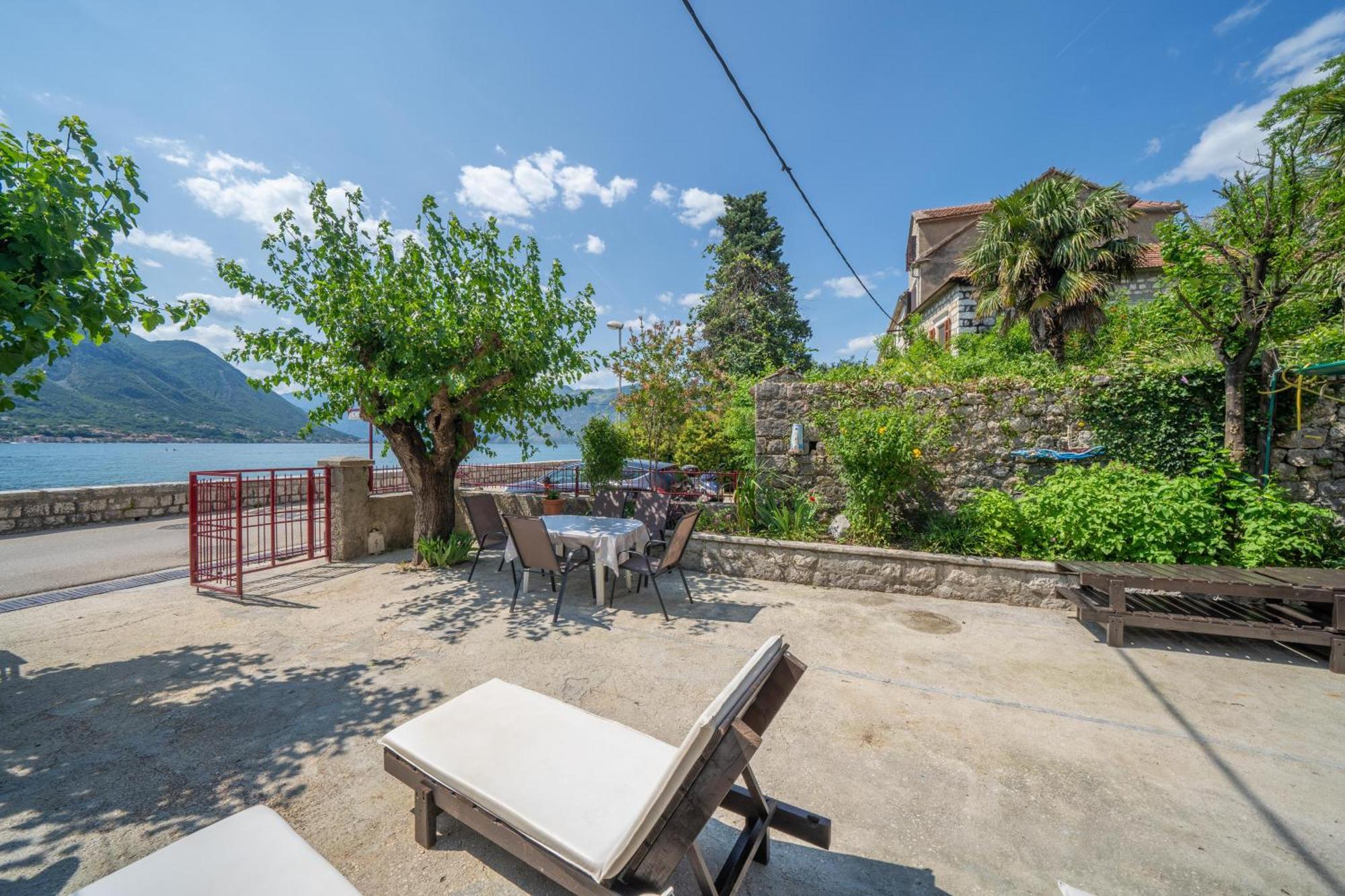 Regina Di Dobrota Apartment Kotor Room photo