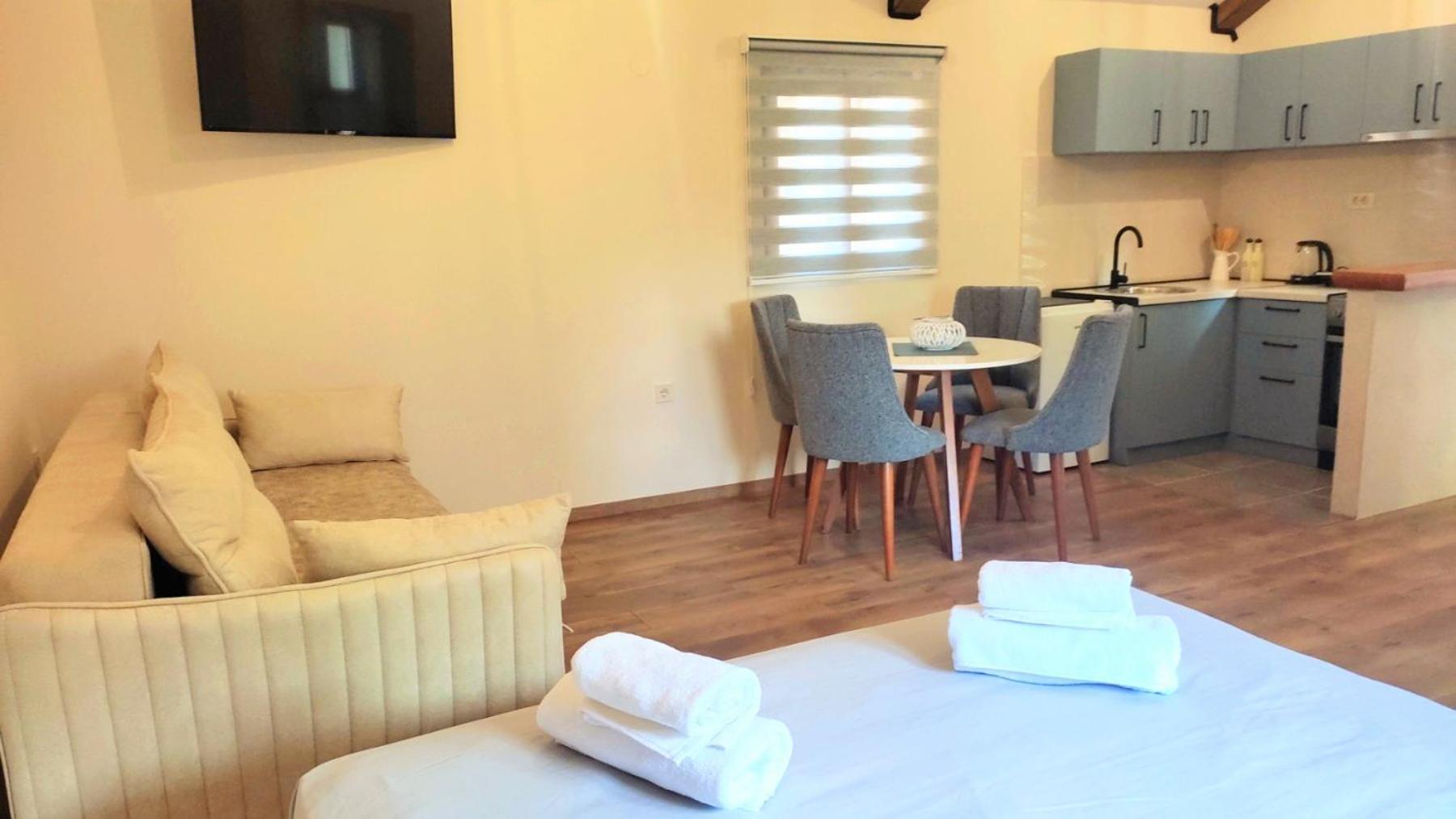 Regina Di Dobrota Apartment Kotor Exterior photo
