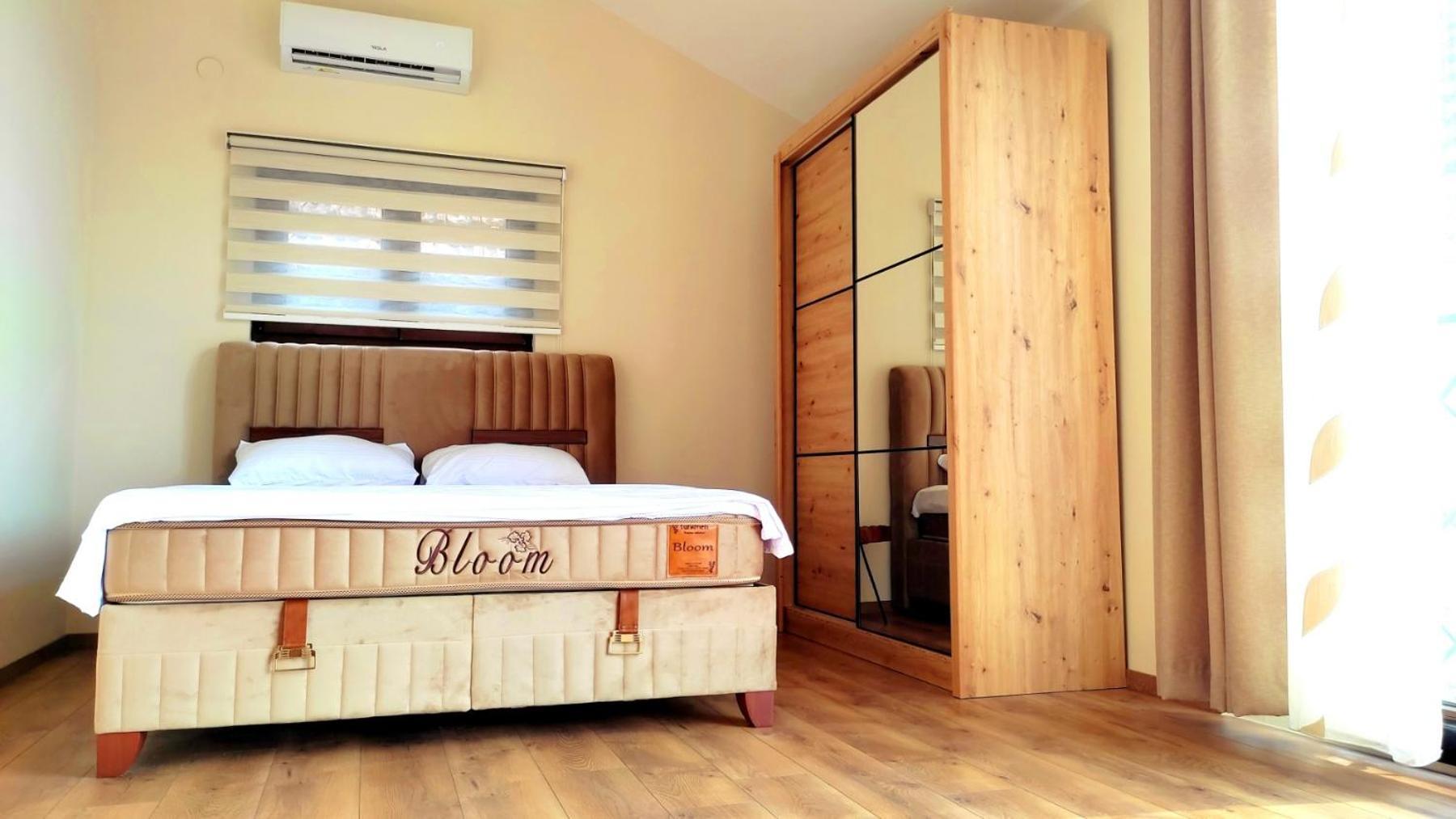 Regina Di Dobrota Apartment Kotor Exterior photo