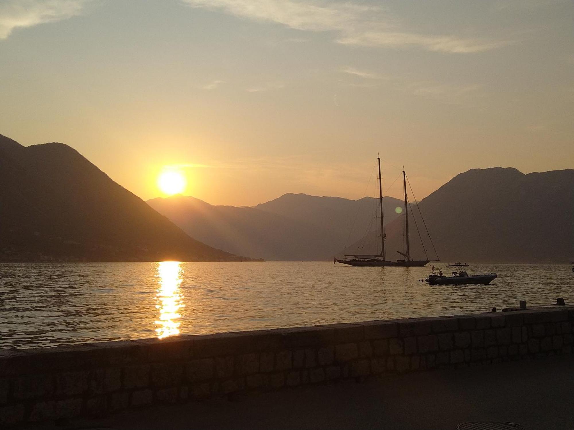 Regina Di Dobrota Apartment Kotor Exterior photo