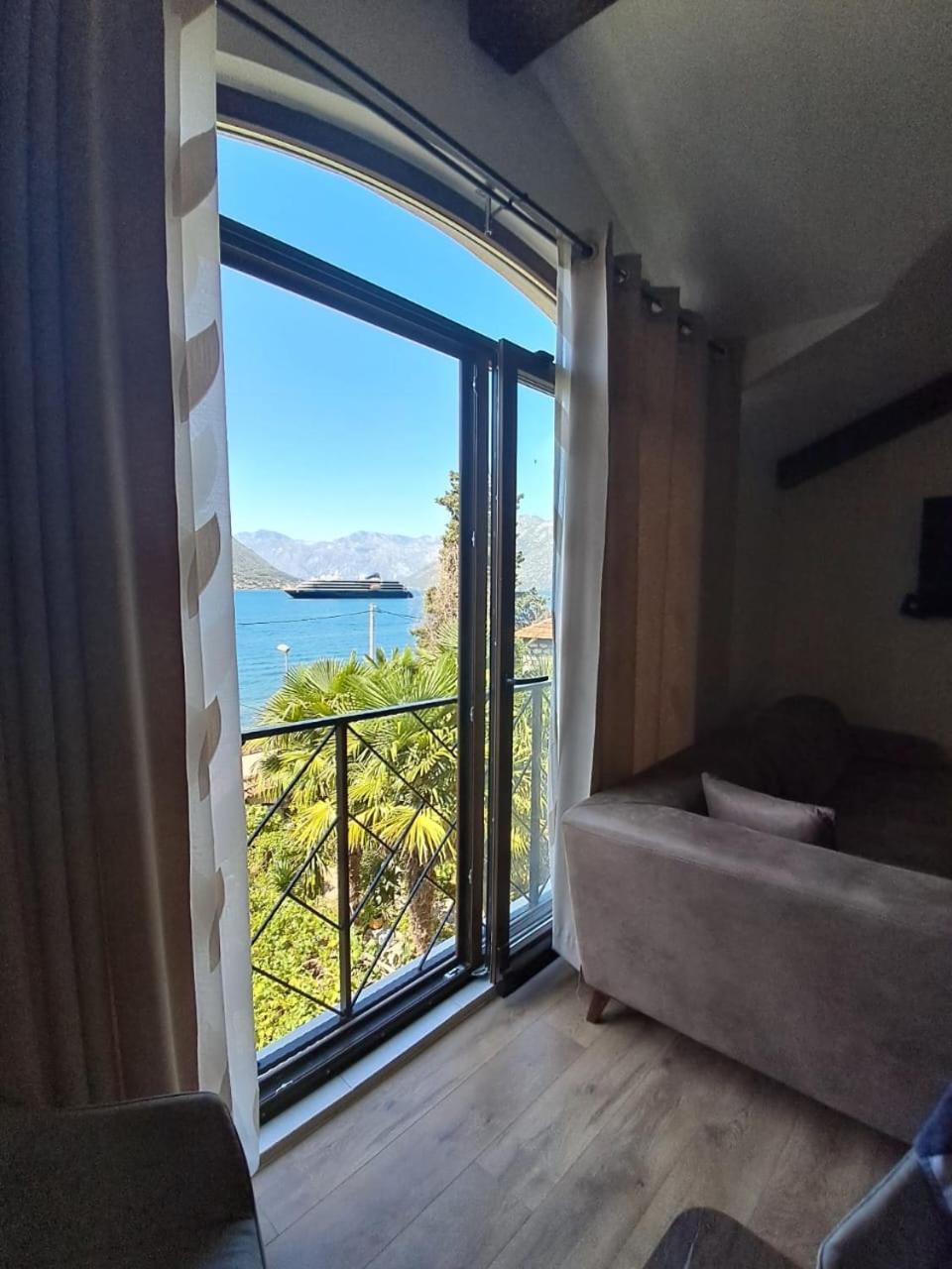 Regina Di Dobrota Apartment Kotor Exterior photo