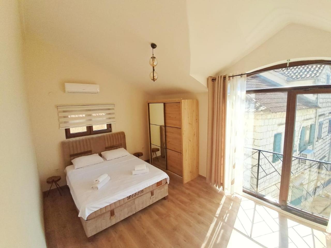 Regina Di Dobrota Apartment Kotor Exterior photo