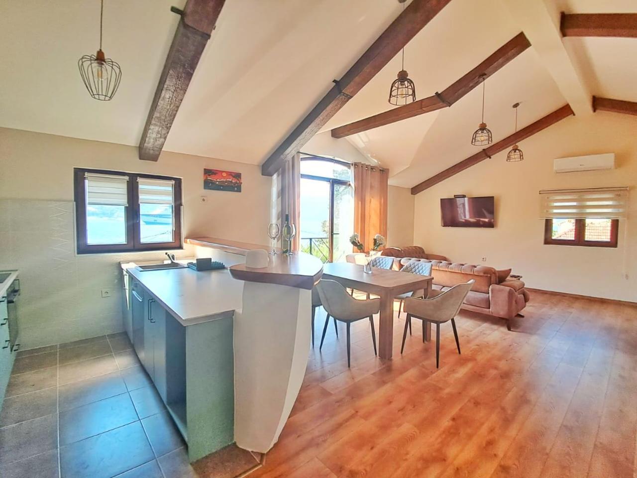 Regina Di Dobrota Apartment Kotor Exterior photo
