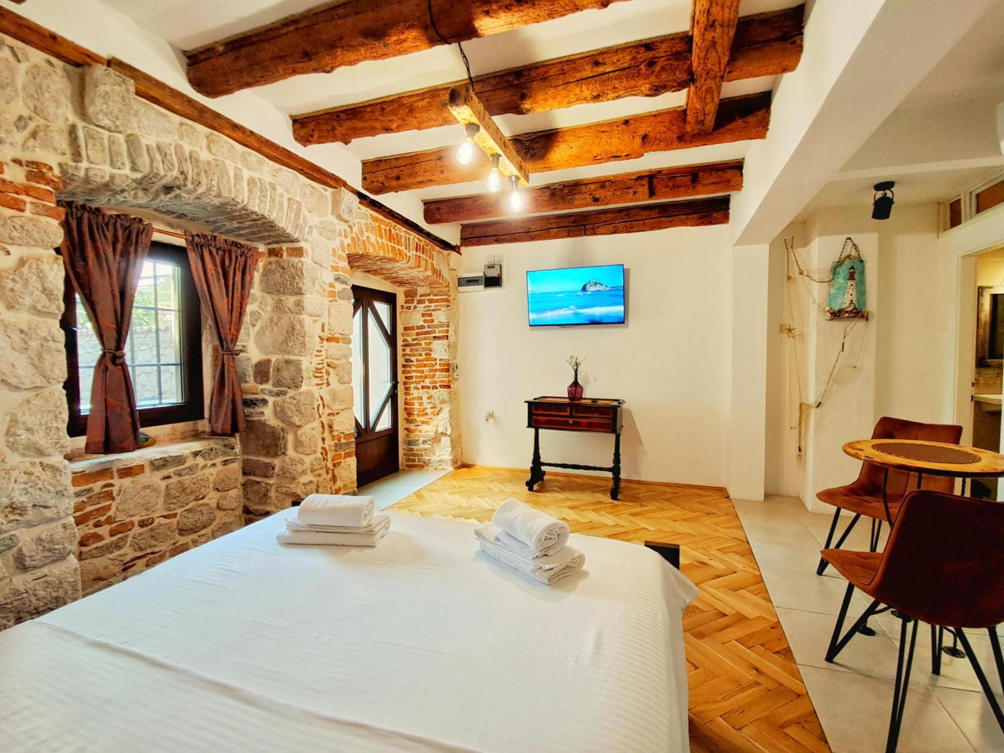 Regina Di Dobrota Apartment Kotor Exterior photo